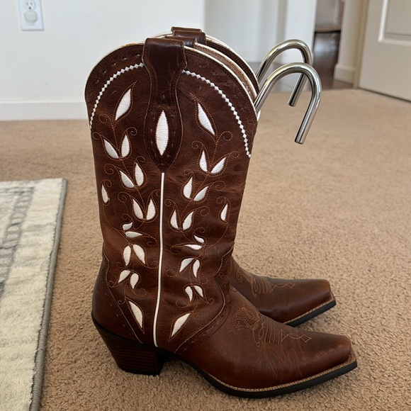 Ariat floral boots 7.5 - Picture 2 of 7